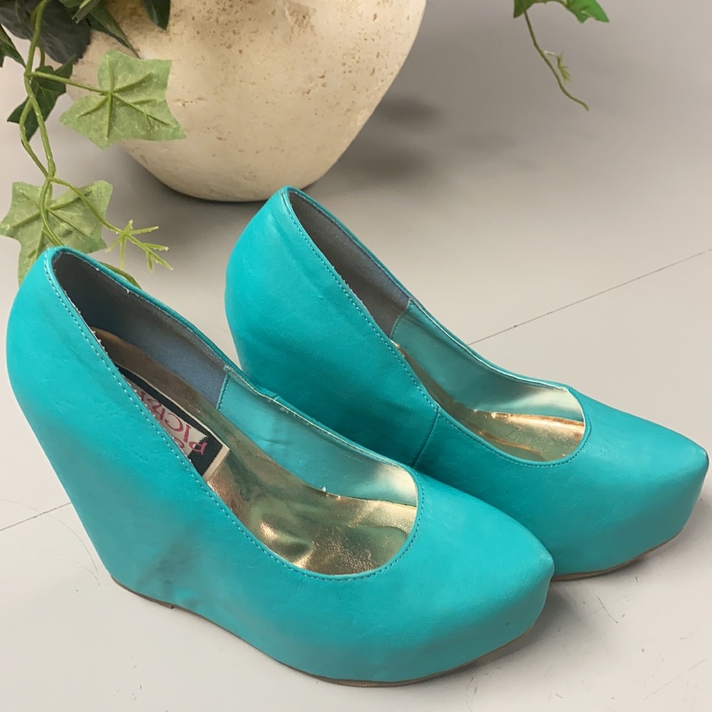 Platform Pumps - Picture 5 of 6